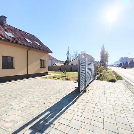 Natif - Near High Tatras, Free Parking, Garage Apartment