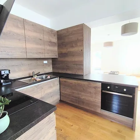 Apartment Natif - Near High Tatras, Free Parking, Garage Poprad