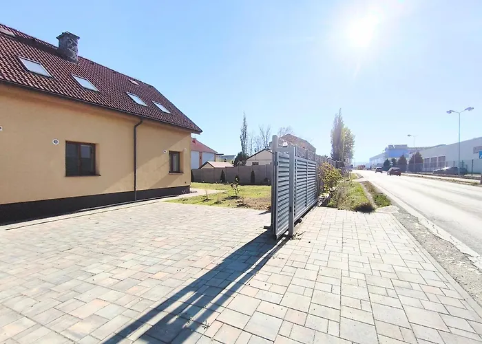 Natif - Near High Tatras, Free Parking, Garage Apartment
